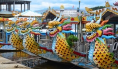 Hue singing on Perfume River