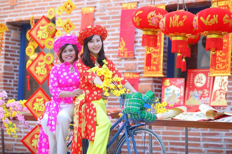 Tet festive atmosphere overwhelming Vietnam