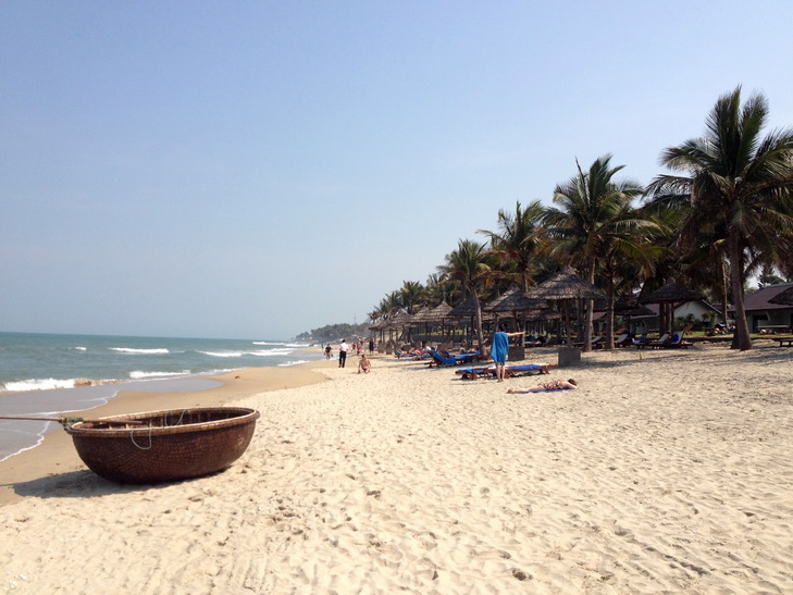 beach from Palm garden toward Danang