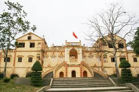 Hoang Yen Chao Castle