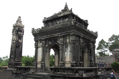 Dong Khanh Tomb