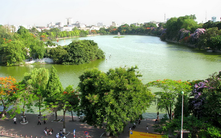 Hoan Kiem Lake, Hanoi, Vietnam