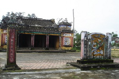 Tuy Loan Communal House